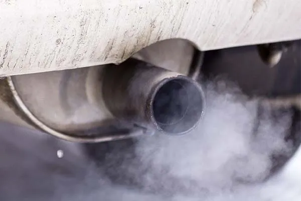 Ống xả ô tô bị tắc nghẽn, một nguyên nhân làm ảnh hưởng đến cách tính xăng xe ô tô