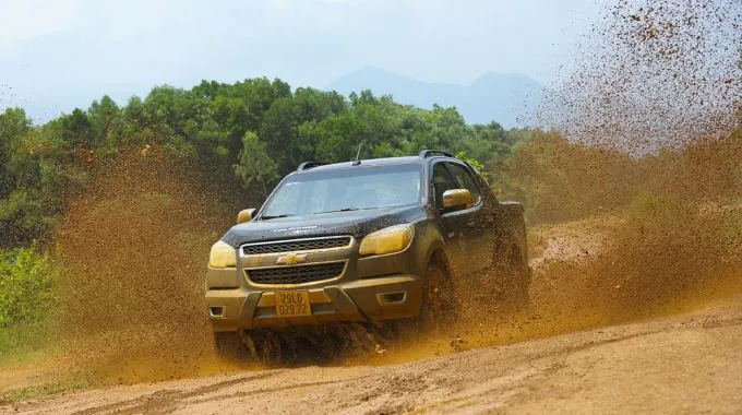 Thùng xe và thiết kế đèn hậu LED của xe bán tải Colorado LTZ 2015