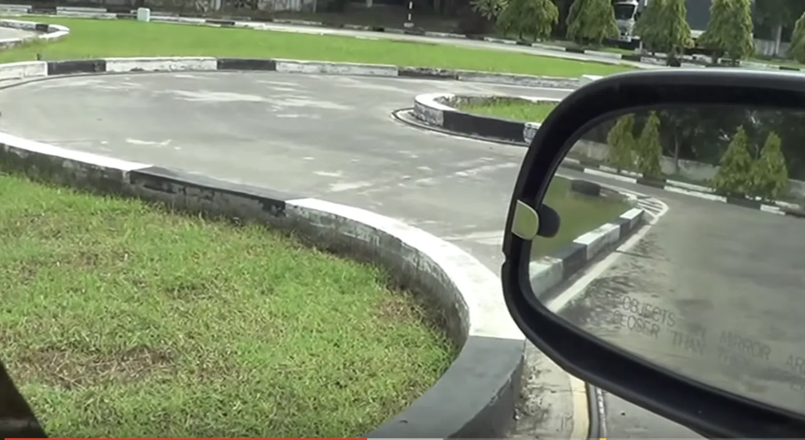 nguyên tắc tiến bám lưng lùi bám bụng khi điều khiển xe tải qua đường quanh co