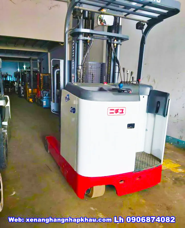 Mặt trước xe nâng Toyota