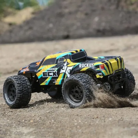 Xe Ô Tô Điều Khiển Chạy Bằng Xăng: Khám Phá Từ A Đến Z