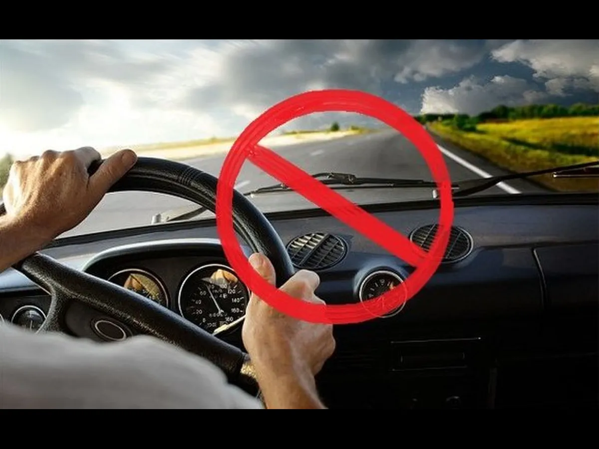 hình ảnh minh họa những điều tối kỵ khi lái xe tải, đặc biệt là lỗi cài số mo khi xuống dốc