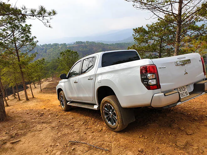 Hệ thống truyền động Super Select 4WD II độc đáo giúp Mitsubishi Triton vượt địa hình dốc cao dễ dàng
