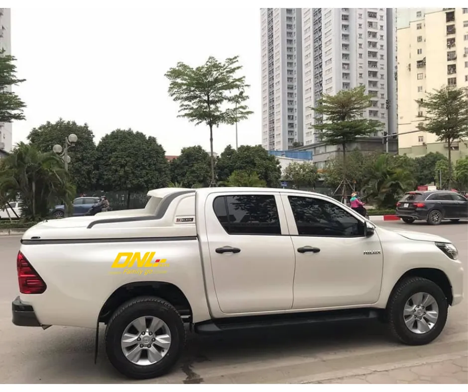 Nắp thùng thấp được sơn màu theo xe bán tải của mỹ tạo sự cá nhân hóa