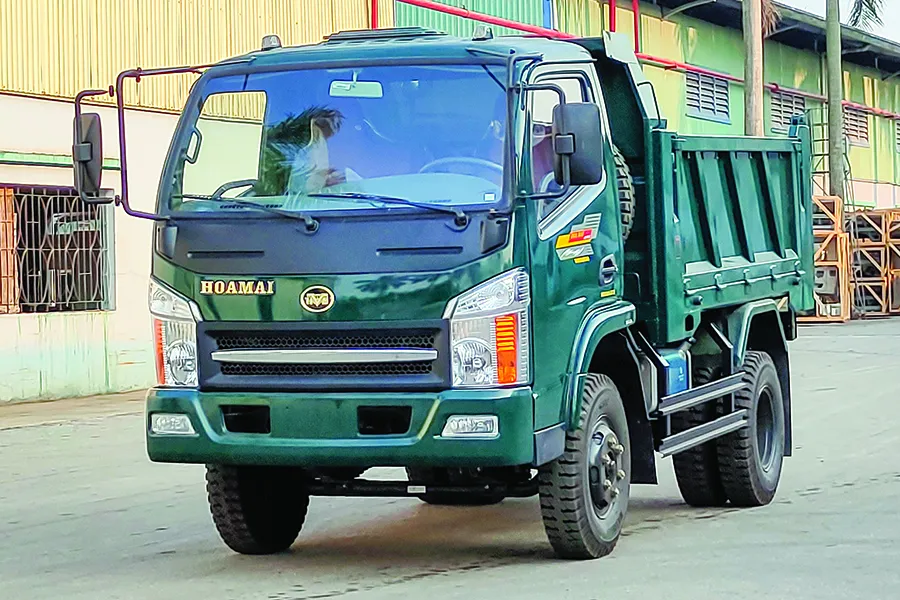 Xe ben Hoa Mai 4.95 tấn thay thế dòng Euro 2 cũ