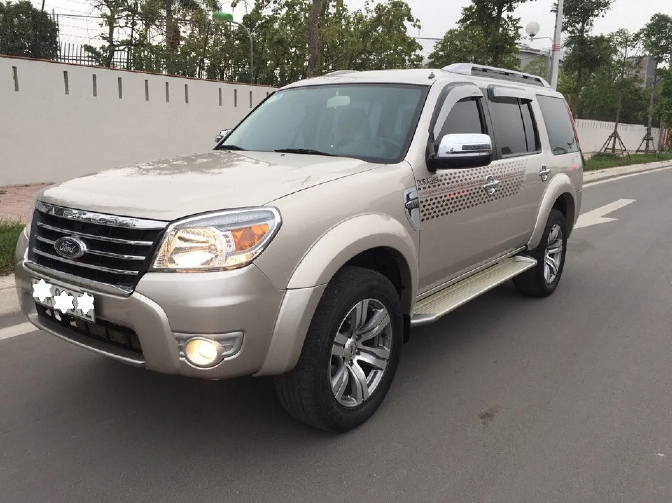 Ford Everest 2007 – 2008, dòng SUV/PPV xe ô tô 7 chỗ cũ giá 300 triệu với khung gầm cứng cáp