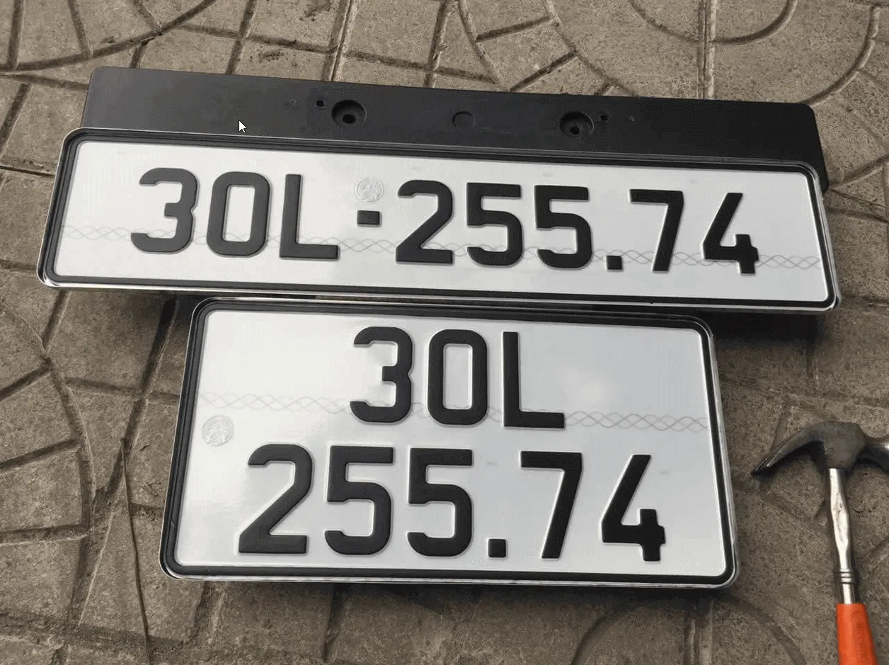 Biển số ép mica cao cấp