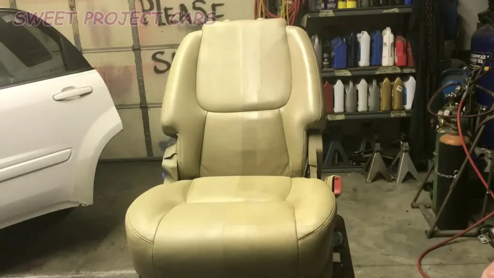Kết quả sau khi áp dụng cách phục hồi ghế da ô tô bằng phương pháp tiết kiệm, ghế trông như mới