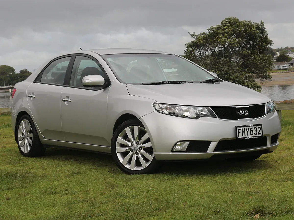 Đánh giá chi tiết giá xe ô tô Kia K3 cũ và Cerato Forte đời 2010-2012