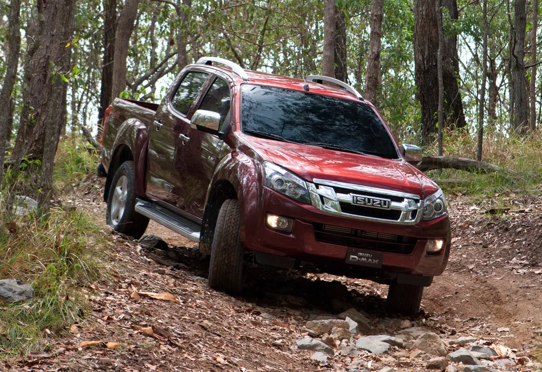 Isuzu D-Max 2013, mẫu xe bán tải nổi tiếng với khả năng vận hành bền bỉ và tiết kiệm nhiên liệu