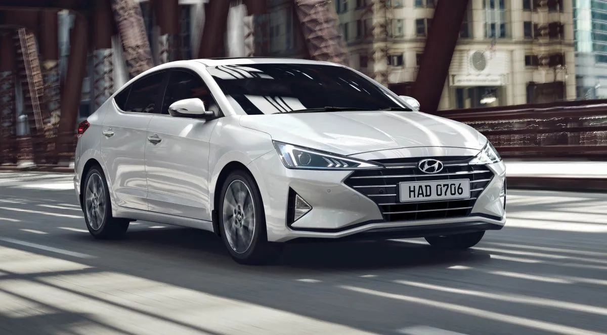 Hyundai Elantra AD Facelift, một mẫu Sedan phân khúc C với thiết kế ba khoang truyền thống