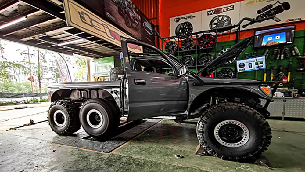 Bản độ sáu bánh của dòng xe bán tải tacoma đời 1999 tại Sài Gòn