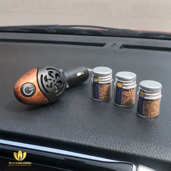 Sử dụng các sản phẩm từ Trầm hương để khử mùi xe ô tô là lựa chọn của nhiều người