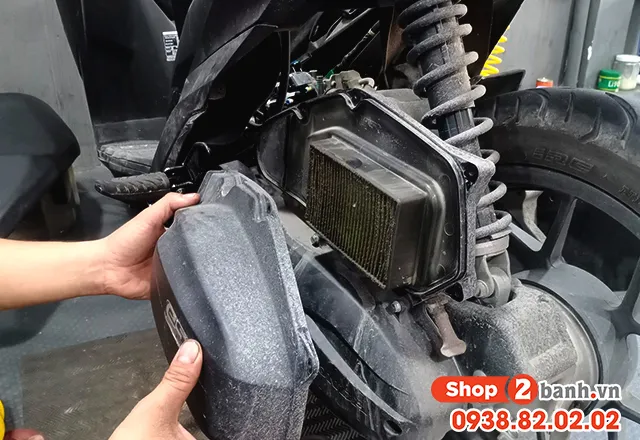 Kiểm tra và vệ sinh lọc gió để đảm bảo động cơ không bị thiếu khí