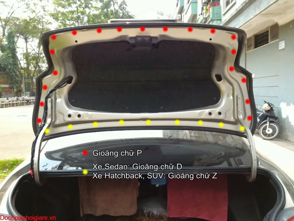 Gioăng cao su cách âm ô tô được lắp đặt tại nắp cốp sau xe