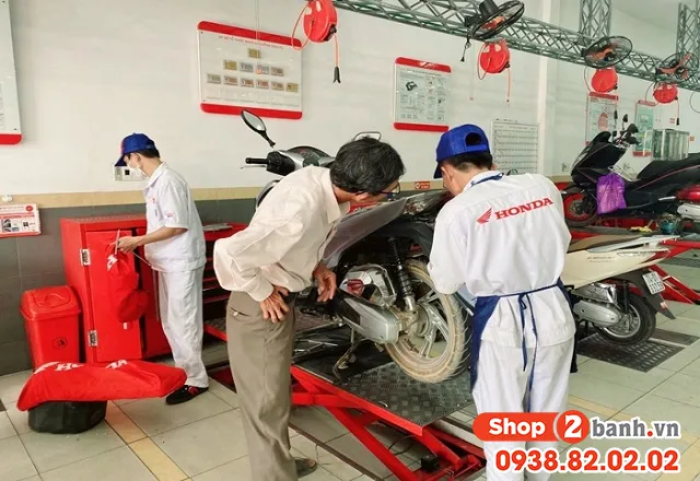 Quy trình kiểm tra hệ thống truyền động và vệ sinh nồi xe Lead chuyên sâu