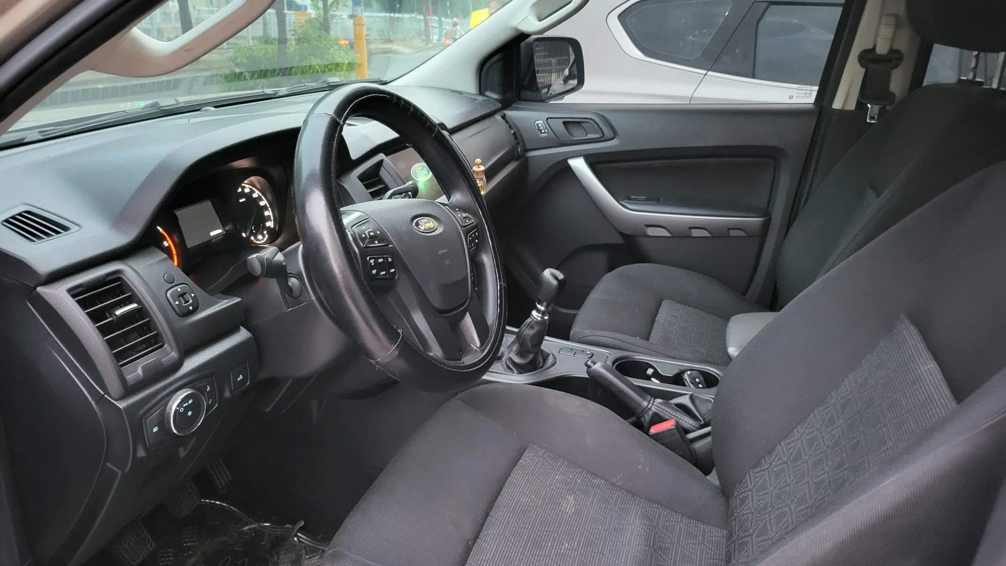 Thủ tục thuê xe bán tải ford ranger số sàn chi tiết tại CongTyThueXe.com