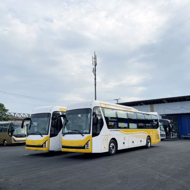 Xe khách Đức Phát chuẩn bị khởi hành