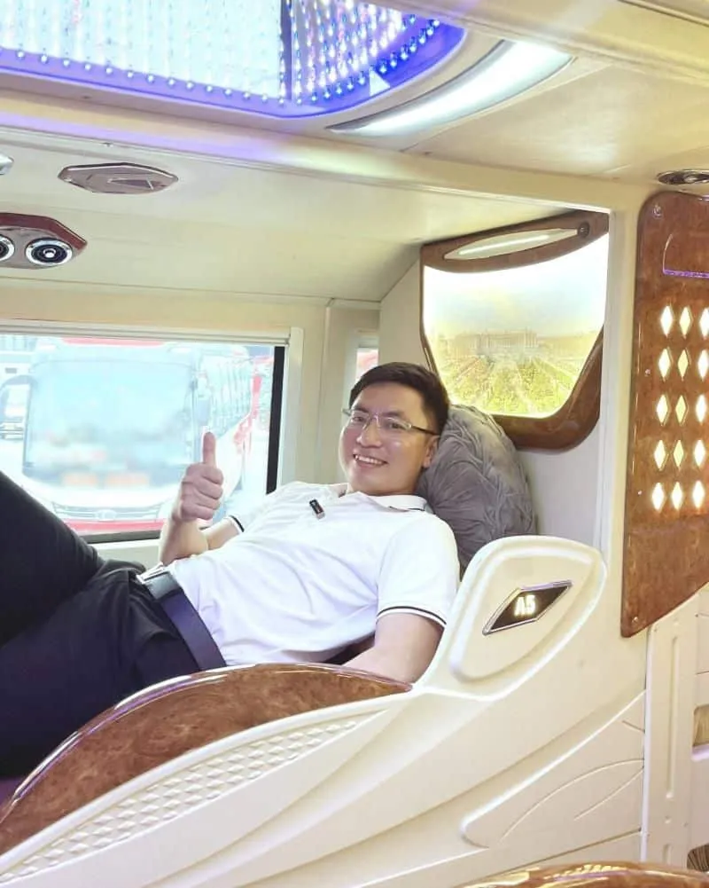 Hành khách trải nghiệm dịch vụ xe khách chất lượng cao