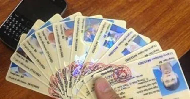 Xe ô tô con và xe tải dưới 3.5 tấn là các loại xe được điều khiển với giấy phép lái xe hạng B2