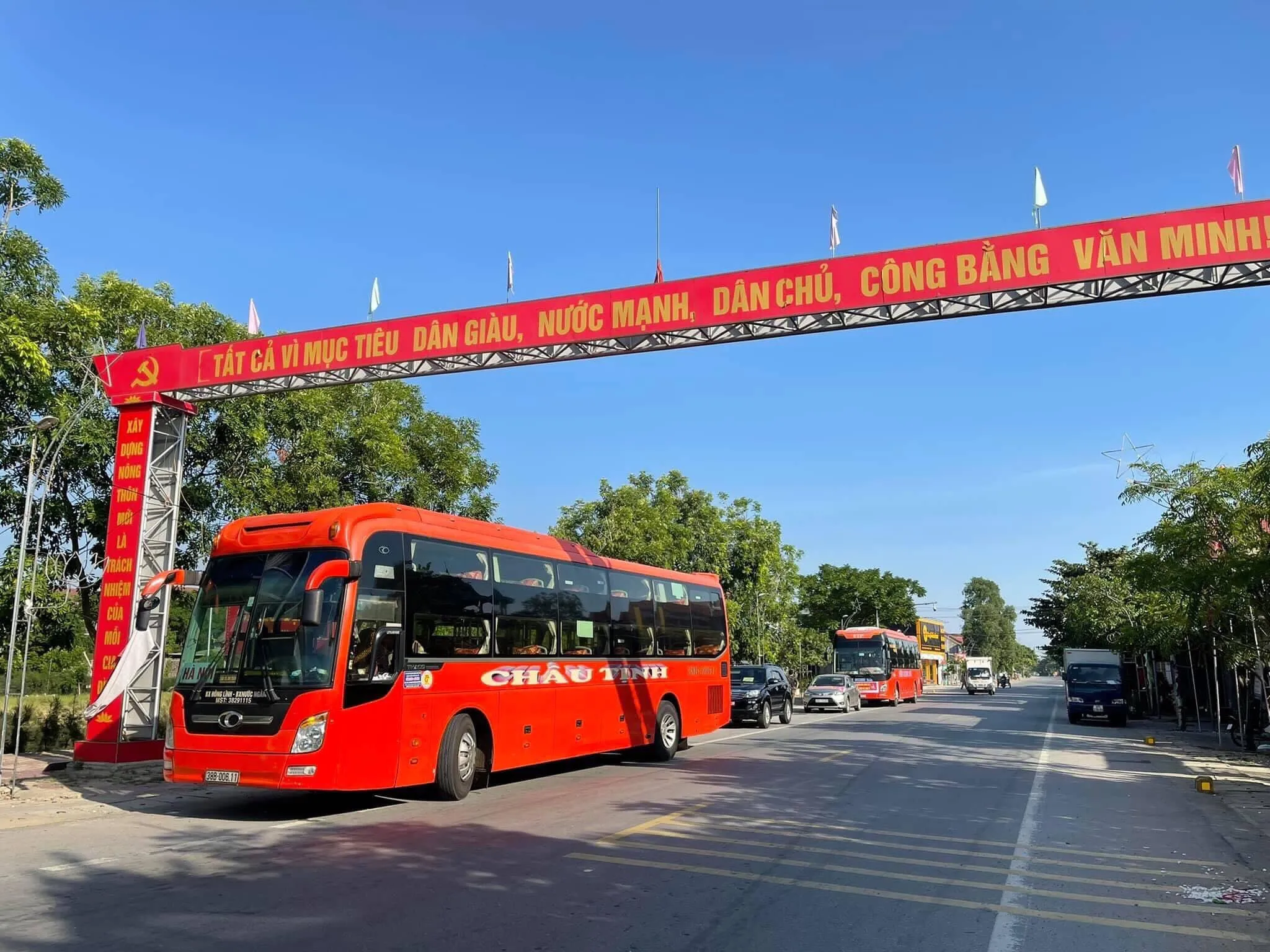 Nhân viên tư vấn nhiệt tình tại văn phòng