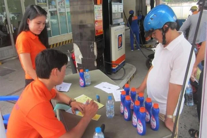 Mua bảo hiểm xe máy tại cây xăng Petrolimex