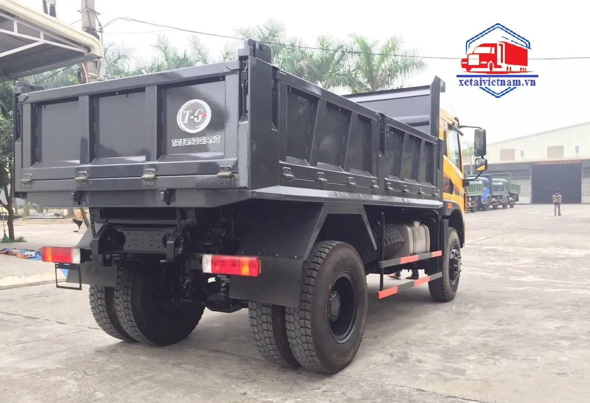 Thùng ben và hệ thống nâng ben xe ben Trường Giang 8 tấn
