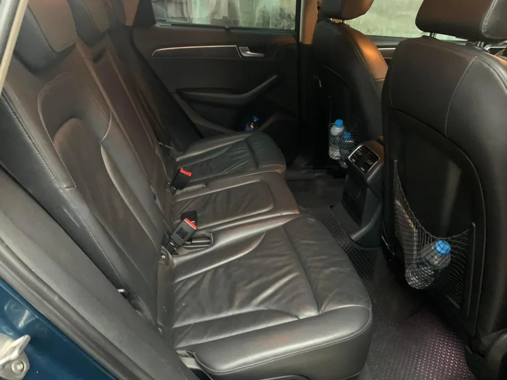 Lớp da ghế Q5 2012 không bong tróc sau 10 năm, thể hiện chất lượng cao cấp của thương hiệu Audi cho phân khúc xe bán tải