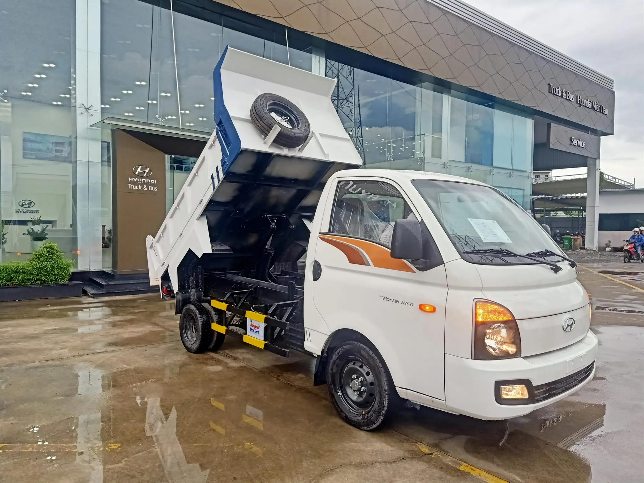 Phần đầu xe Hyundai H150 được thiết kế tối ưu khí động học