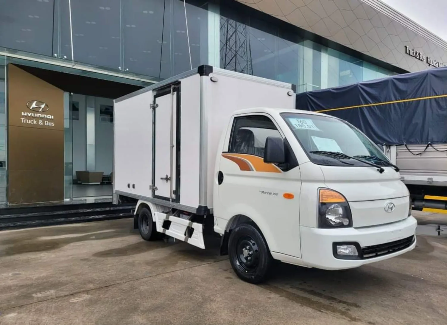 Xe Hyundai Porter H150 phiên bản thùng kín Composite cao cấp