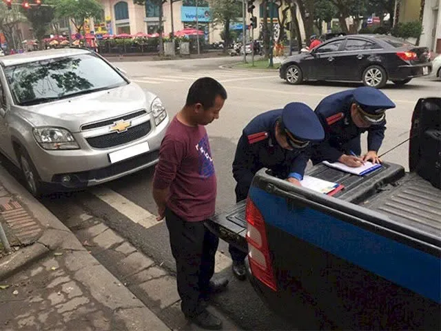 Phạt tiền khi dừng đỗ xe không đúng nơi quy định, áp dụng theo Nghị định 168 từ năm 2025