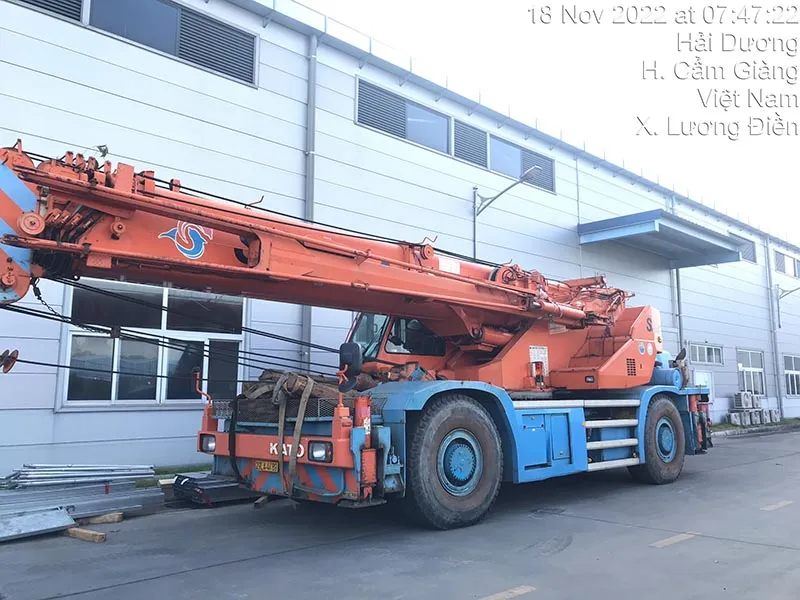 Xe cẩu di động tại công trường