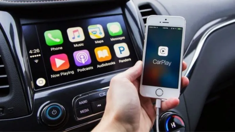 Apple CarPlay là ứng dụng công nghệ đến từ Apple giúp tích hợp trải nghiệm iPhone vào màn hình xe hơi