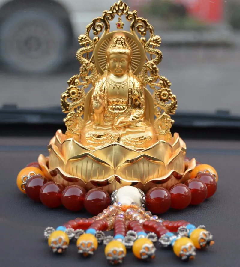 Tượng Quan Âm thể hiện mong cầu bình an cho tài xế và hành khách trên xe