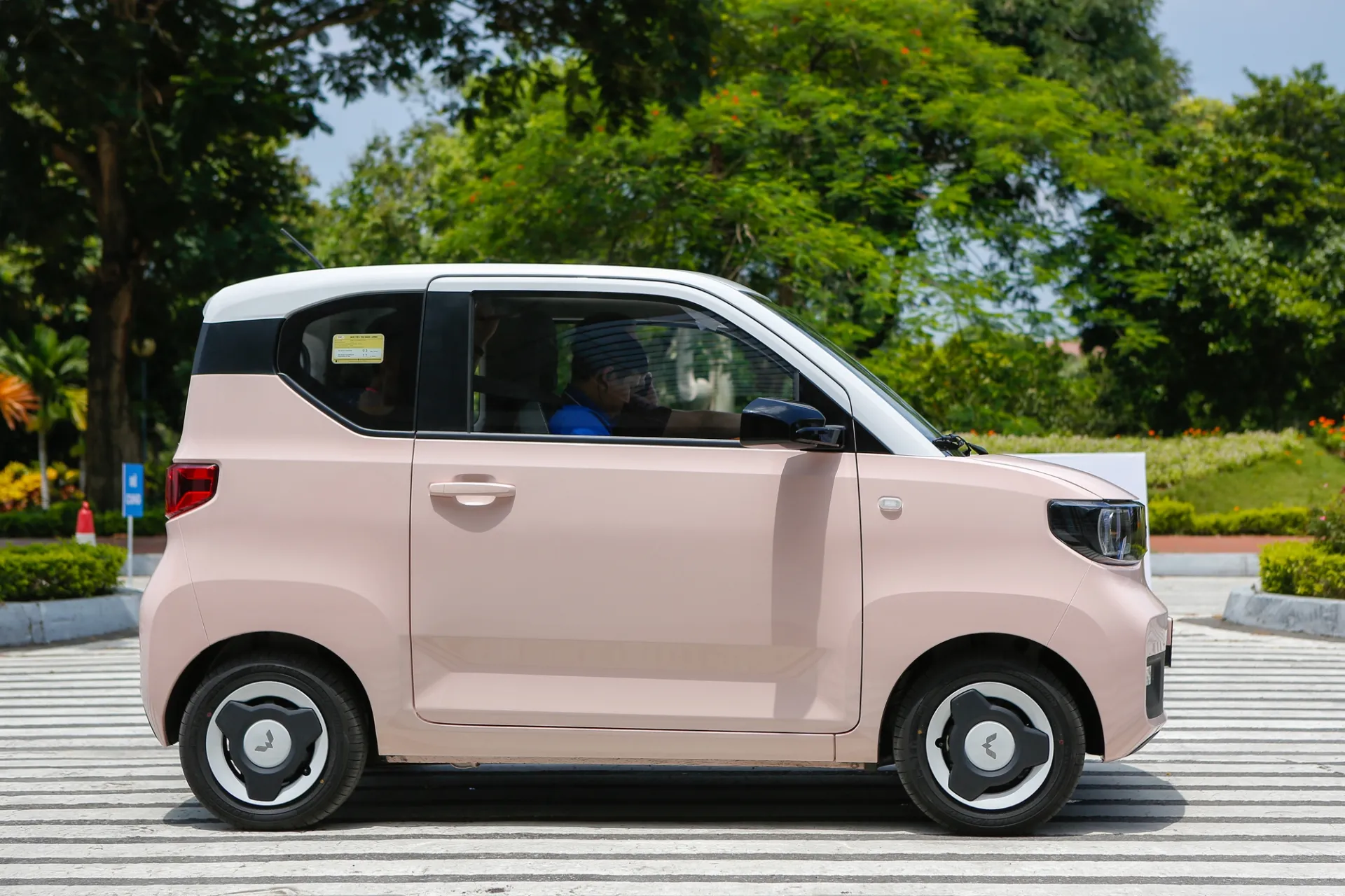 Wuling Hongguang Mini EV màu trắng tại Việt Nam