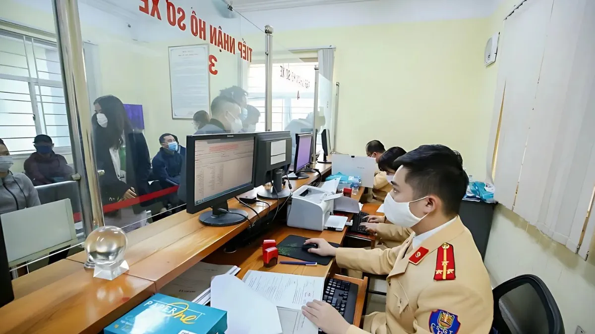 Thực hiện thủ tục đăng ký xe tại Phòng Cảnh sát giao thông