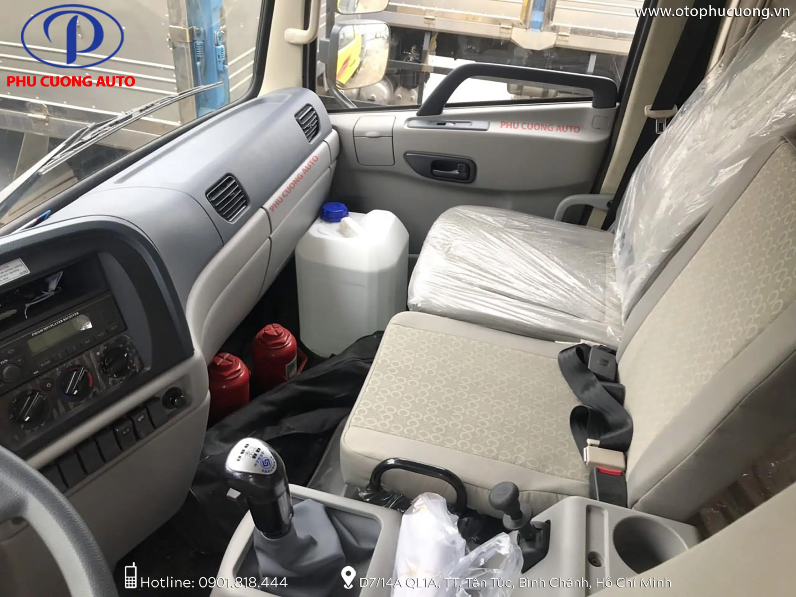 Nội thất xe được thiết kế đơn giản, tinh tế, nhẹ nhàng nhưng đảm bảo sự thoải mái và đầy đủ tiện nghi cho tài xế sử dụng