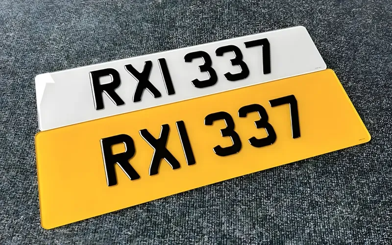 Ví dụ font Charles Wright, hay UK Number Plate, trên biển số