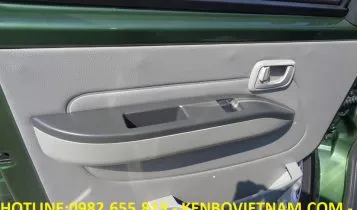 Ảnh nội thất xe Kenbo Van 950kg 2 chỗ, tập trung vào cụm điều khiển trung tâm