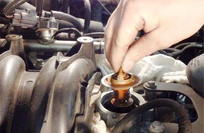 Thay thế van hằng nhiệt ô tô và kiểm tra hệ thống làm mát