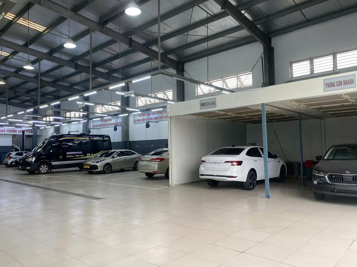 Giàn lạnh điều hòa ô tô cần được vệ sinh định kỳ để đảm bảo hiệu suất làm lạnh