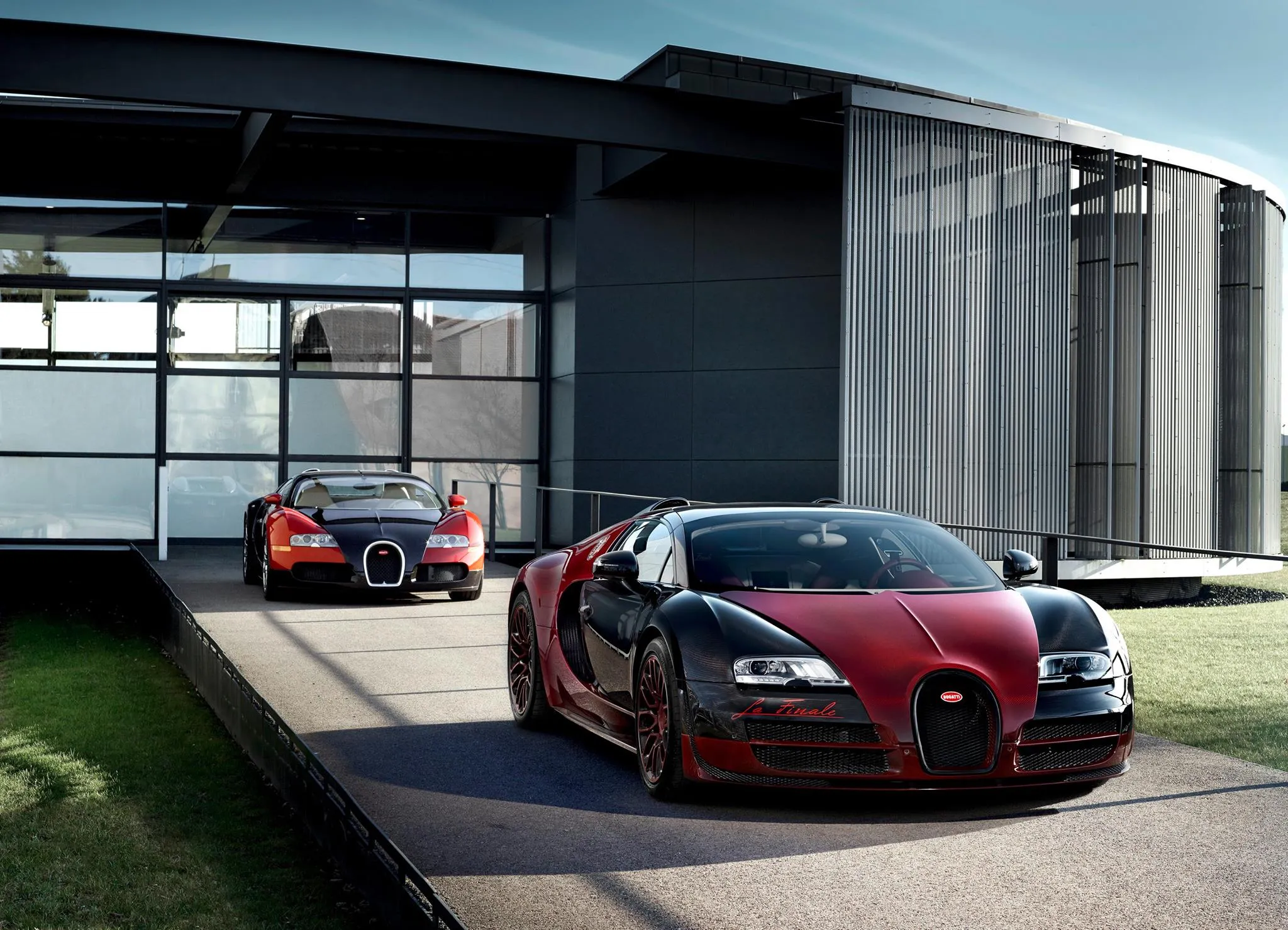 Bugatti Veyron, một trong các hãng xe ô tô Pháp nổi tiếng, trong phiên bản La Finale.