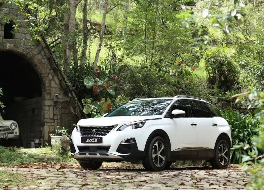 Mẫu SUV Peugeot 3008 và 5008 tại Việt Nam, sản phẩm của hãng xe ô tô Pháp Peugeot.