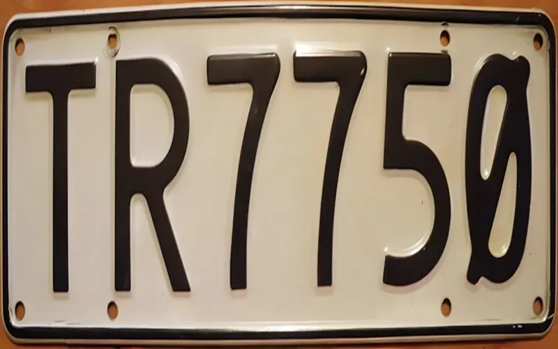 Toàn cảnh font New Zealand Plates, nhấn mạnh tính rõ ràng