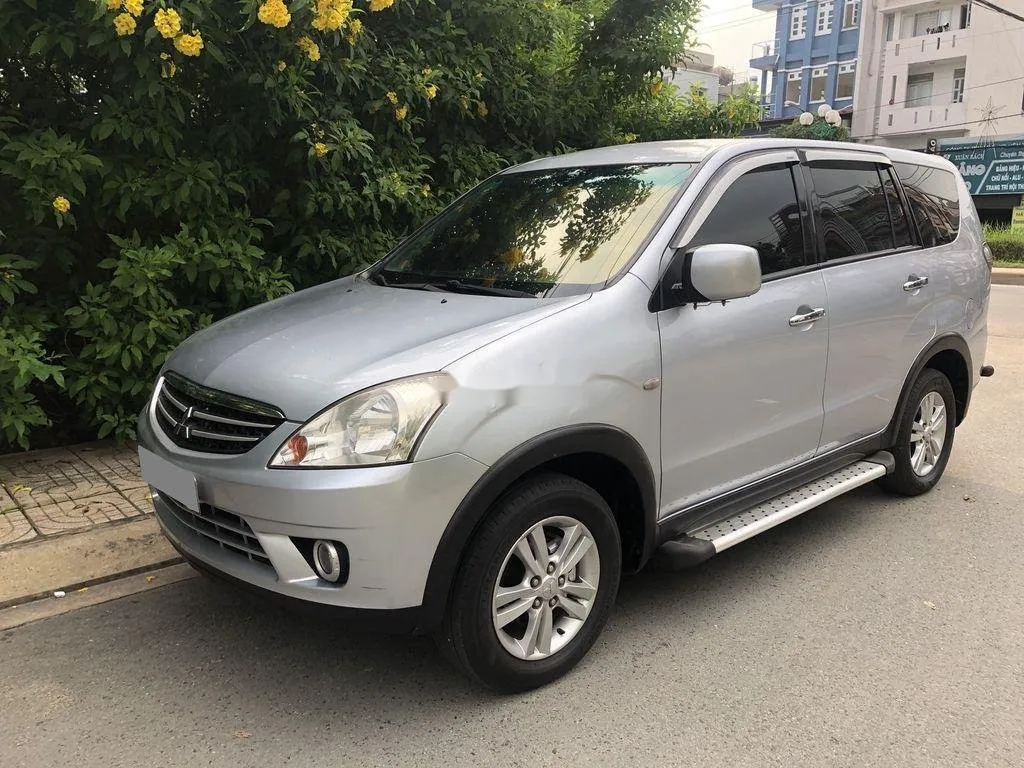 Mitsubishi Zinger 2010 – 2011, mẫu MPV 7 chỗ cũ với khoang nội thất rộng rãi