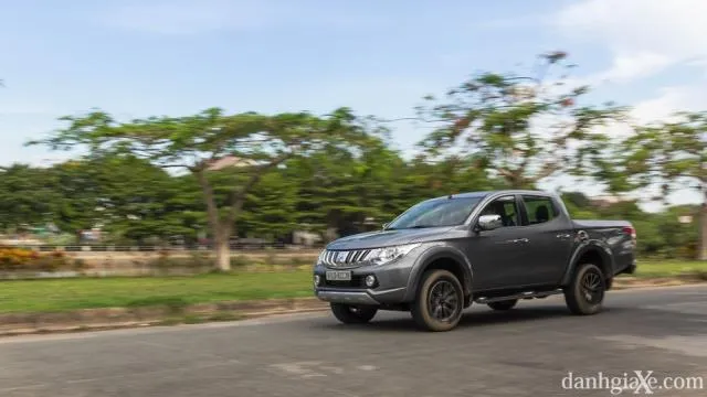 Chi tiết thiết kế nội thất rộng rãi của Mitsubishi Triton