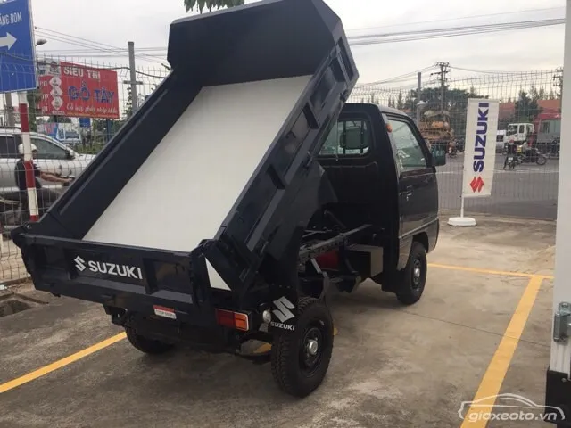 Hình ảnh xe tải ben Suzuki Carry Truck, minh họa kích cỡ nhỏ gọn và khả năng chuyên chở linh hoạt