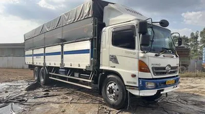 Xe tải Hino 3 chân FL sản xuất năm 2014 thùng dải 9.36m