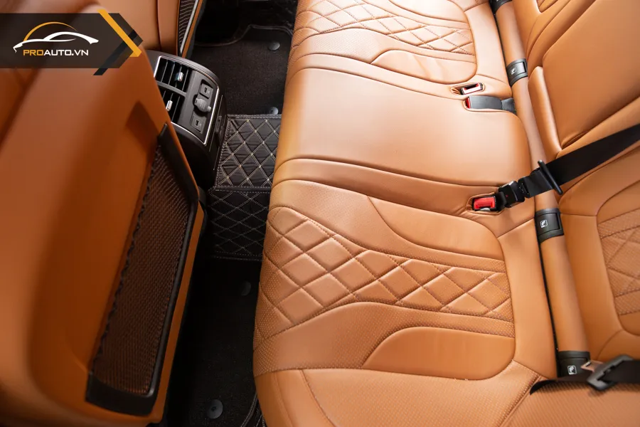 Công đoạn may và lắp đặt bọc da sàn xe ô tô 6D