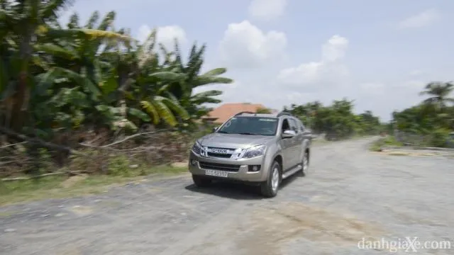 Chi tiết mâm xe và thân xe Isuzu D-Max